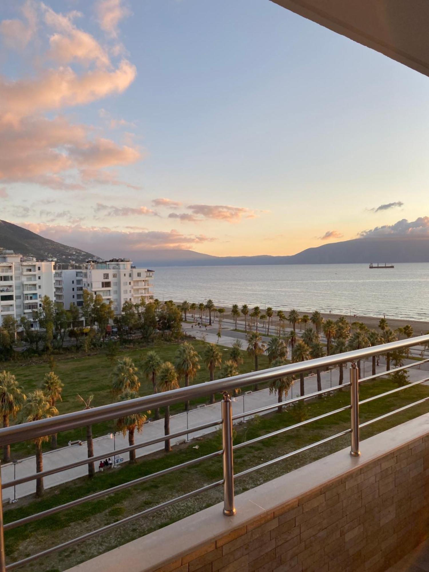 Sea Side Apartment Vlorë Extérieur photo