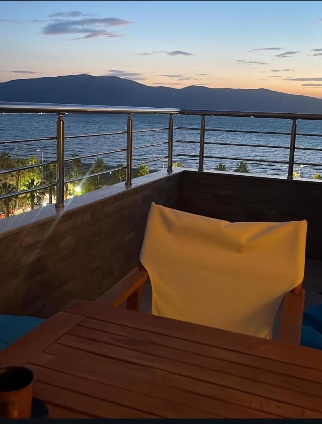 Sea Side Apartment Vlorë Extérieur photo